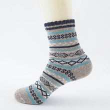 Load image into Gallery viewer, Winter Thick Warm Stripe Wool Socks